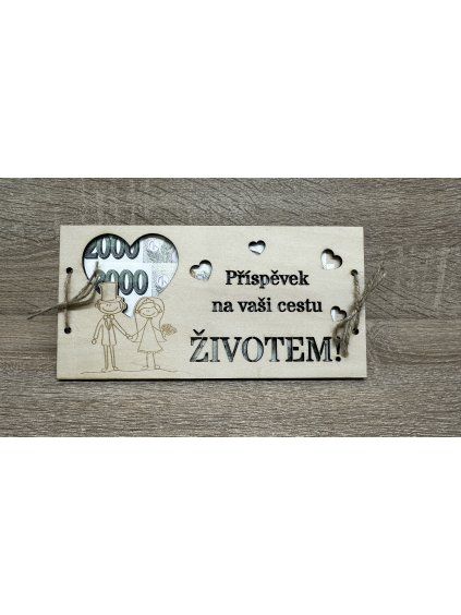 Dřevěná obálka novomanželům