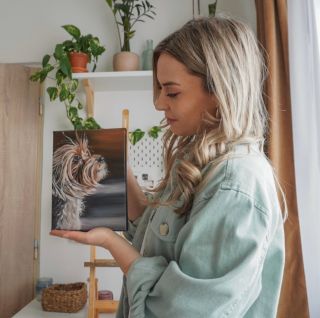 Bylo mi 18, když jsi k nám domů přišla - malá chlupatá kulička s překvapivě dlouhým jazykem a nekonečným mnozštvím...