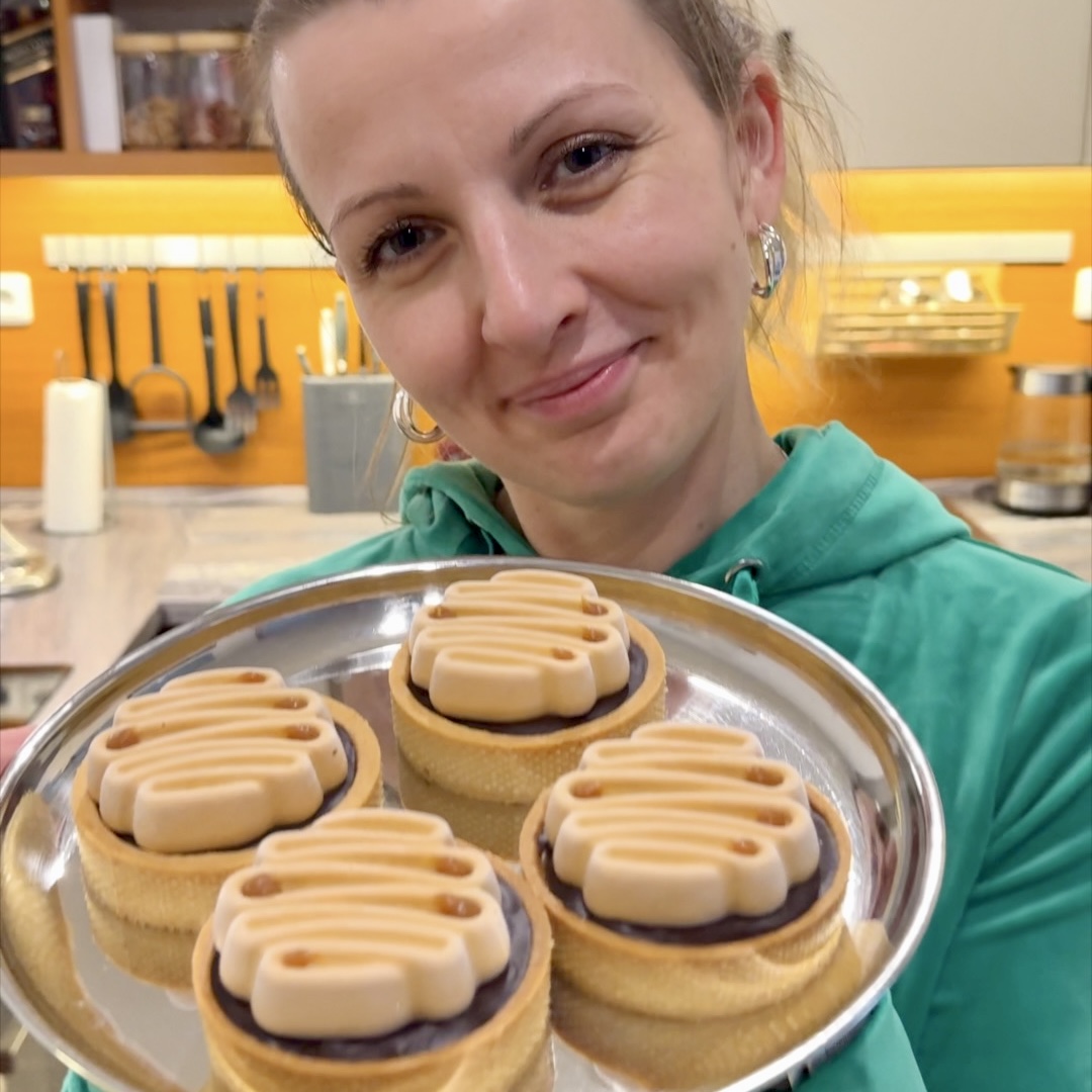 Čokoládové tartaletky s karamelem