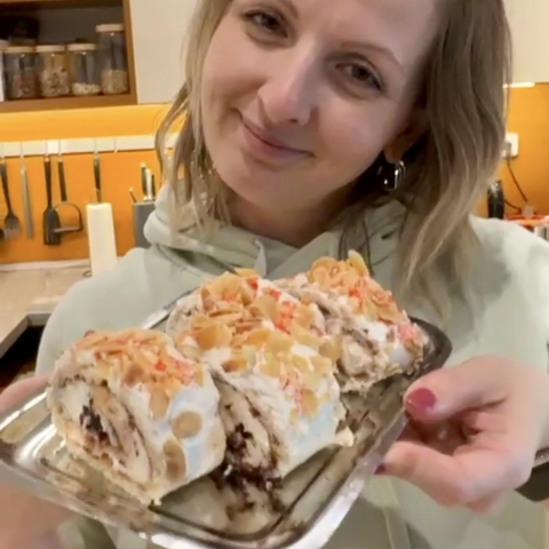 Třešňová roláda