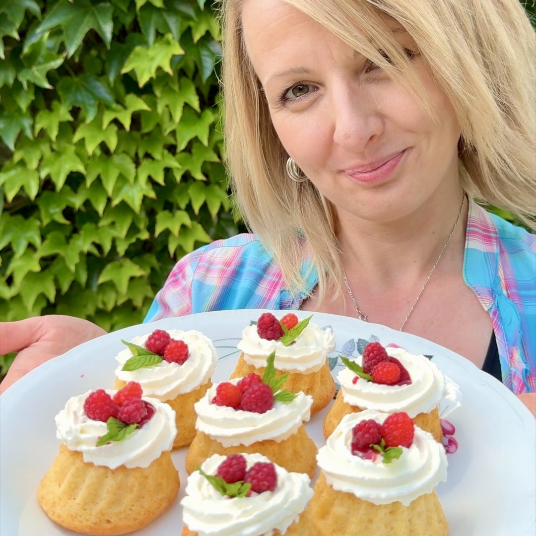 Vanilkové cupcaky s malinami