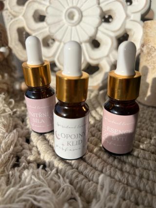 Spiritual Essences teď přichází v nové podobě🤍✨ ✨ PARFÉMOVÉ OLEJE ✨ Miluju to, jak každý nosič tu vůni rozvine úplně...