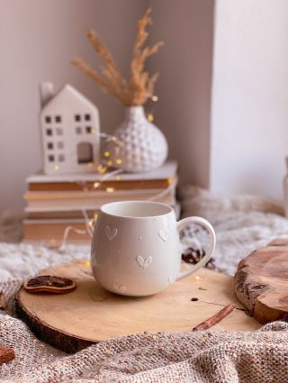 Na e-shopu najdete znovu tyto velmi oblíbené hrnečky s motivem Bílá na bílé 🥹🤍. www.terezcino.cz #terezcino #dekoraterka...