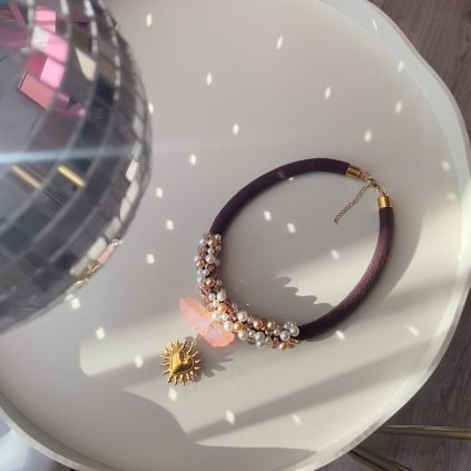 Čokoládové pošité lano s křemenem a přívěskem