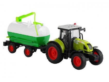 Zelený traktor s cisternou s efekty