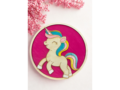 jednorožec na bílé