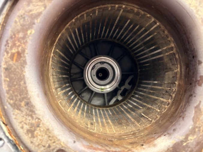 Repas/oprava motoru Tesla model S