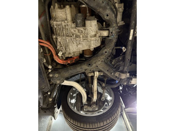 Prohlídka, kontrola Tesly