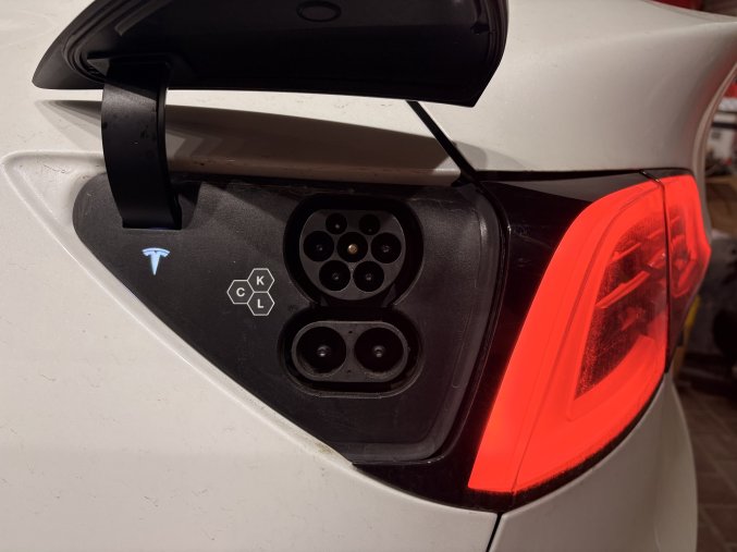 Dovoz Tesly / Přestavba pro EU 3 phase charging a software