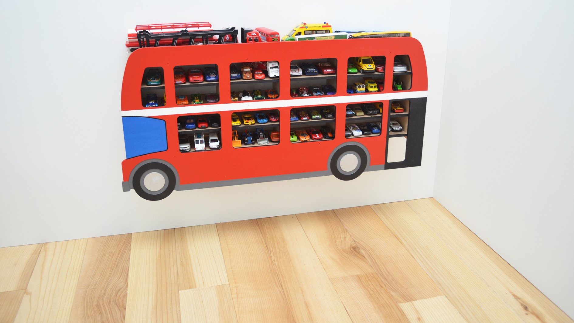 úvodní video - dětská police autobus, co najdete v balení