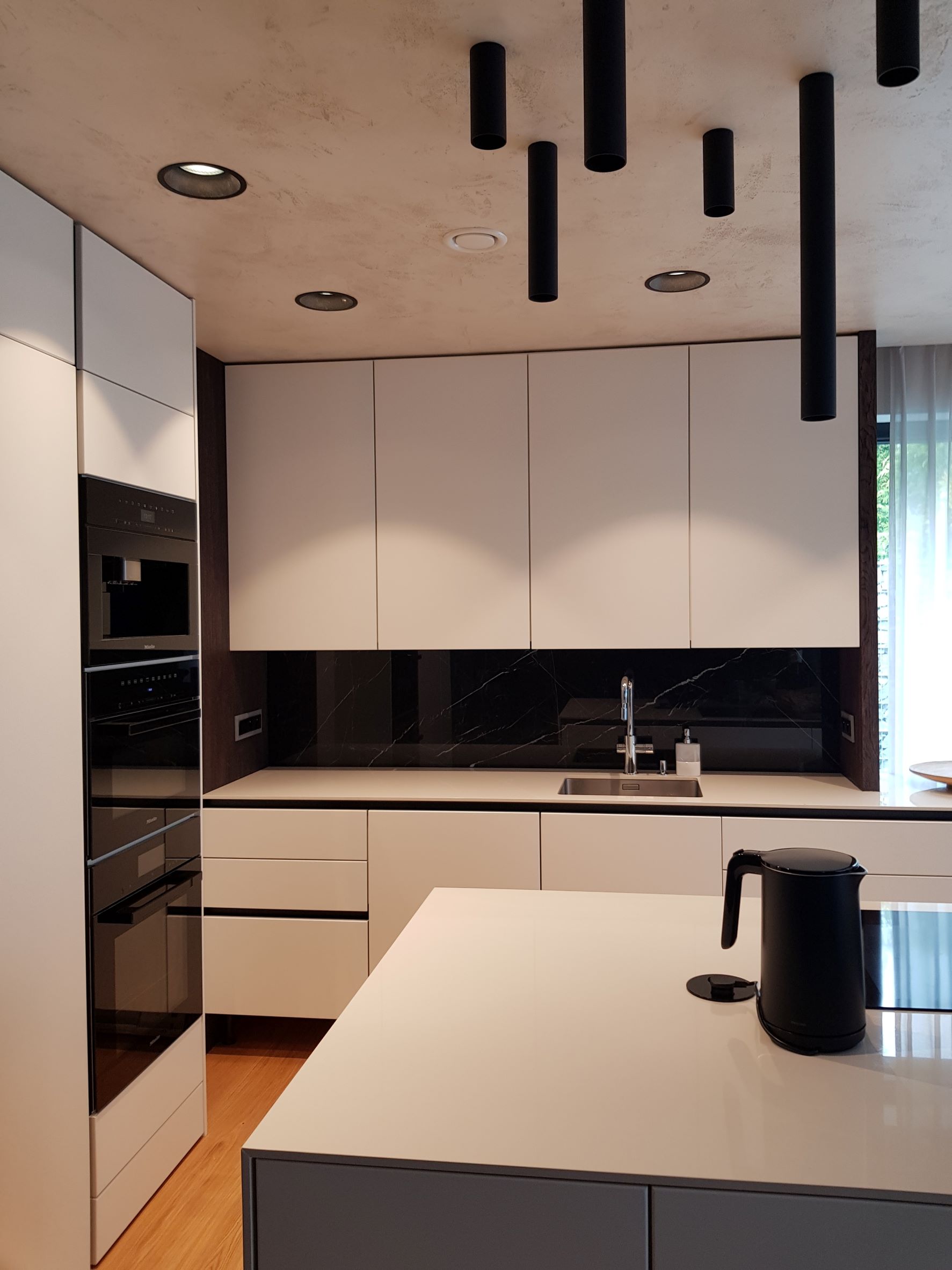 Jak na moderní osvětlení kuchyně a kuchyňské linky