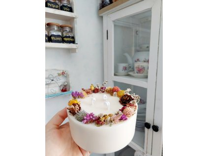 BÍLÁ SNĚHURKA – botanická svíčka kulatá 12 cm – přírodní dekorace s citrusovou vůní