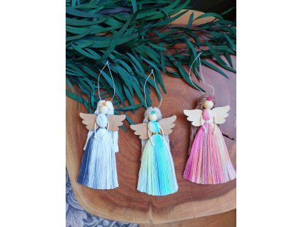 Malá andělka na zavěšení - různé barvy