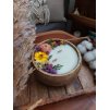 Botanická svíčka v MANGU květinové pohlazení - přírodní sójová svíčka