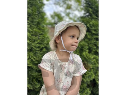 Mušelínový klobouček růže na smetaně