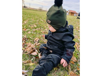 Ušanka zimní - Tmavě zelená s bambulí