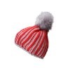 Pletená čepice s kontrastními pruhy a bambulí červená