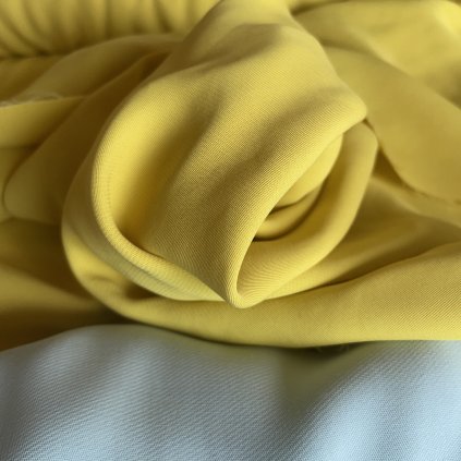 Splývavé a chladivé satin cupro, citrónová
