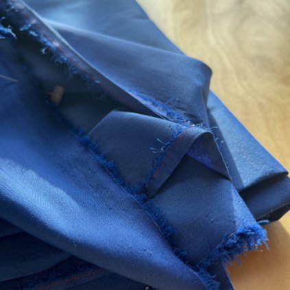 Lehoučká a pružná sytě modrá košilovka, synt.vl/bavlna/elastan