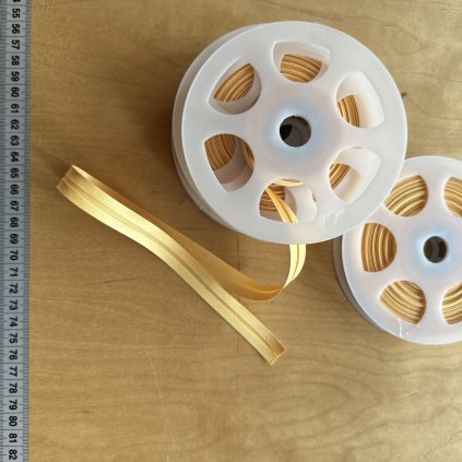 Atlasový šikmý proužek Slunečná 15mm