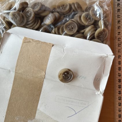 Knoflík matný žíhaný 2cm plast OP Prostějov