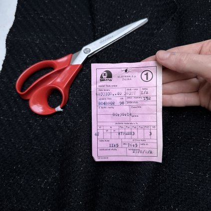 Černá károvaná plášťovka/kostýmovka s lurexovou nitkou Slovena Žilina