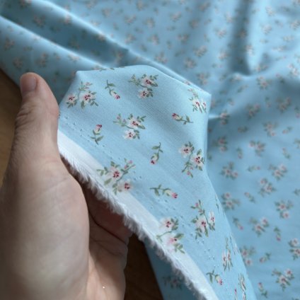 Bavlněné plátno/ popelín světle modré s květinami