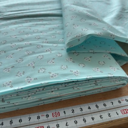 Bavlněné plátno/popelín světle modré s drobnými květy