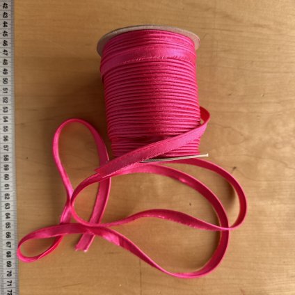 Vzorek - Atlasová lemovka výrazně růžová