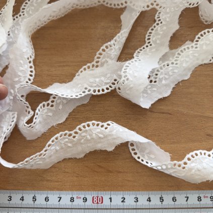 Vzorek - Bílá bavlněná madeira stuha 3cm šíře