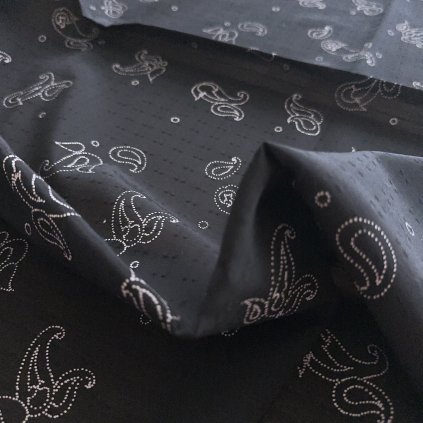 Vzorek - Černá halenkovina s paysley vzorem polyester