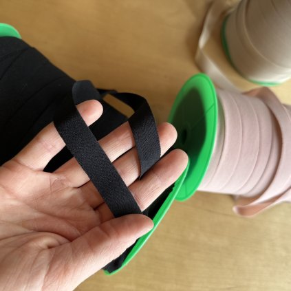 Vzorek - Prádlová pruženka černá 1,5cm šíře