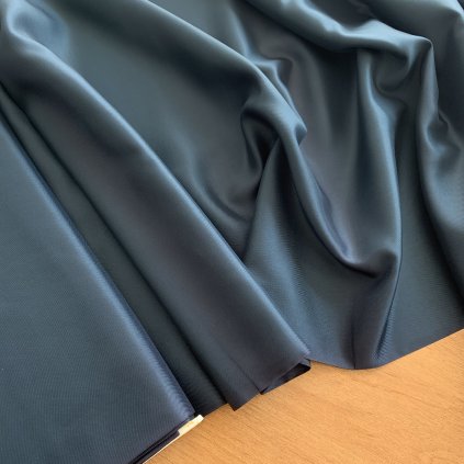 Petrolejová podšívkovina polyester, Kaz po celé délce ~ barevná změna v přehybu a krajích látky