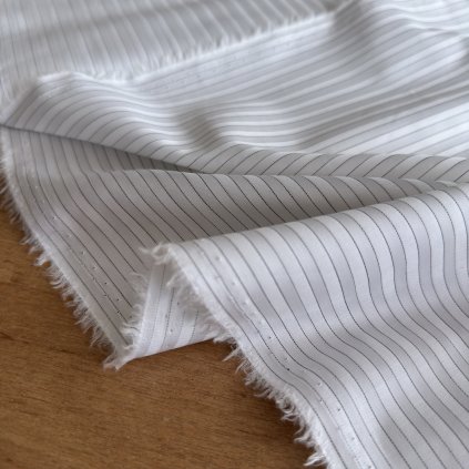 Košilovina bílá s jemným černým proužkem, bavlna