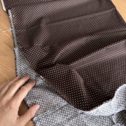 Retro bavlněné plátno hnědé s malými puntíky