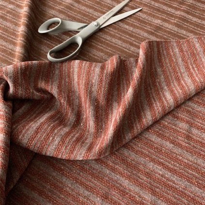 Teplejší úplet proužek rezavě hnědý, syntet.