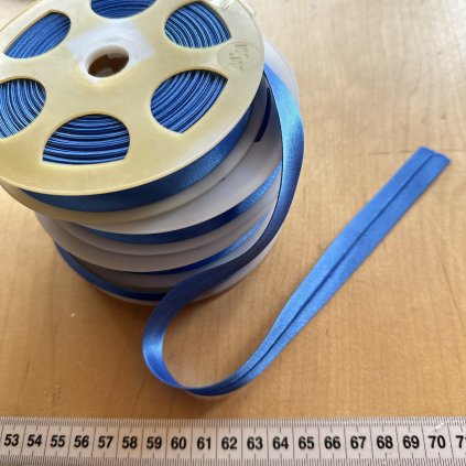 Vzorek - Atlasový šikmý proužek Blankyt 15mm