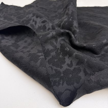 Žakár černý, synt.vl. s příměsí vlny