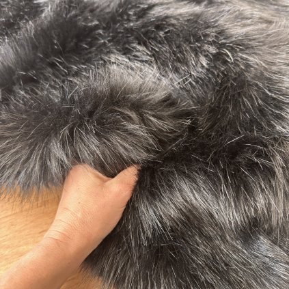 Kožešina černá, PES na acryl podkladu