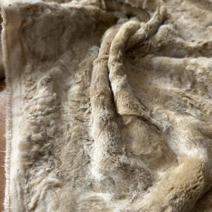 Kožešina krémová, synt. na bavlněném podkladu