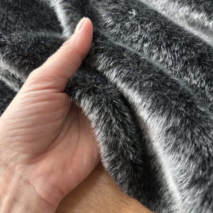 Kožešina stříbrně šedá, syntetika