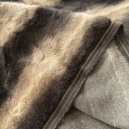 Kožešina pruhy hnědá, synt. na bavlněném podkladu