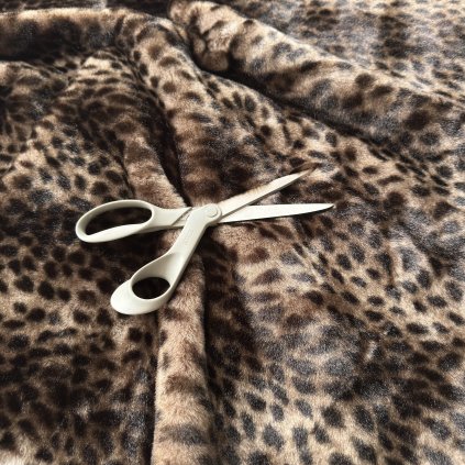 Kožešina zvířecí motiv, synt.vl. na bavlněném podkladu