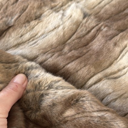 Kožešina béžová, synt.vl.