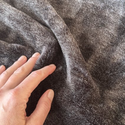 Kožešina antracit, synt. na bavlněném podkladu