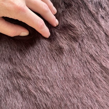 Kožešina fialová, synt. vl. na bavlněném podkladu