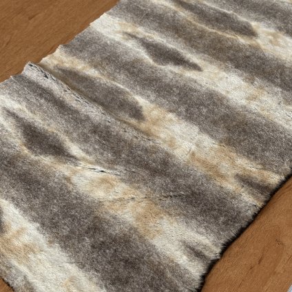 Kožešina krémově šedá, synt.vl.