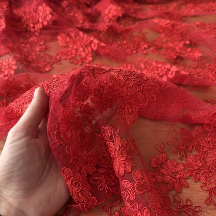 Tyl s výšivkou červený synt.vl.
