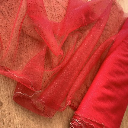 Tyl červený, třpytky