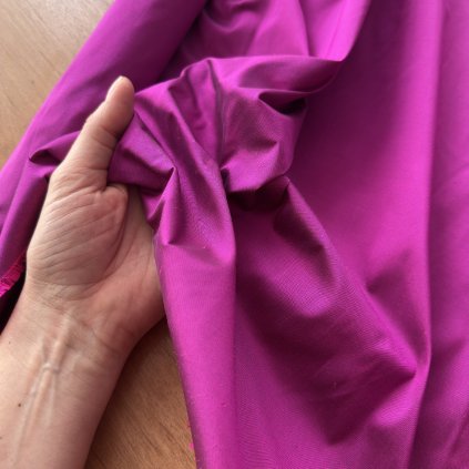 Taft fuchsiový, hedvábí
